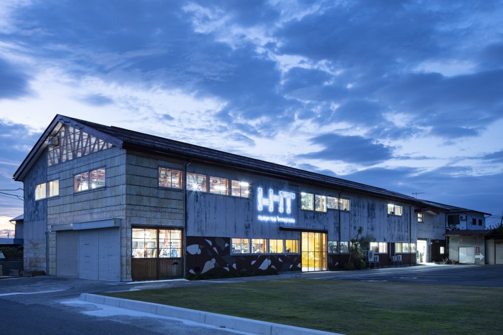 美品　法律なき町 クウイポロミロミサロン・津なぎさまち本店｜三重県津市・海辺の