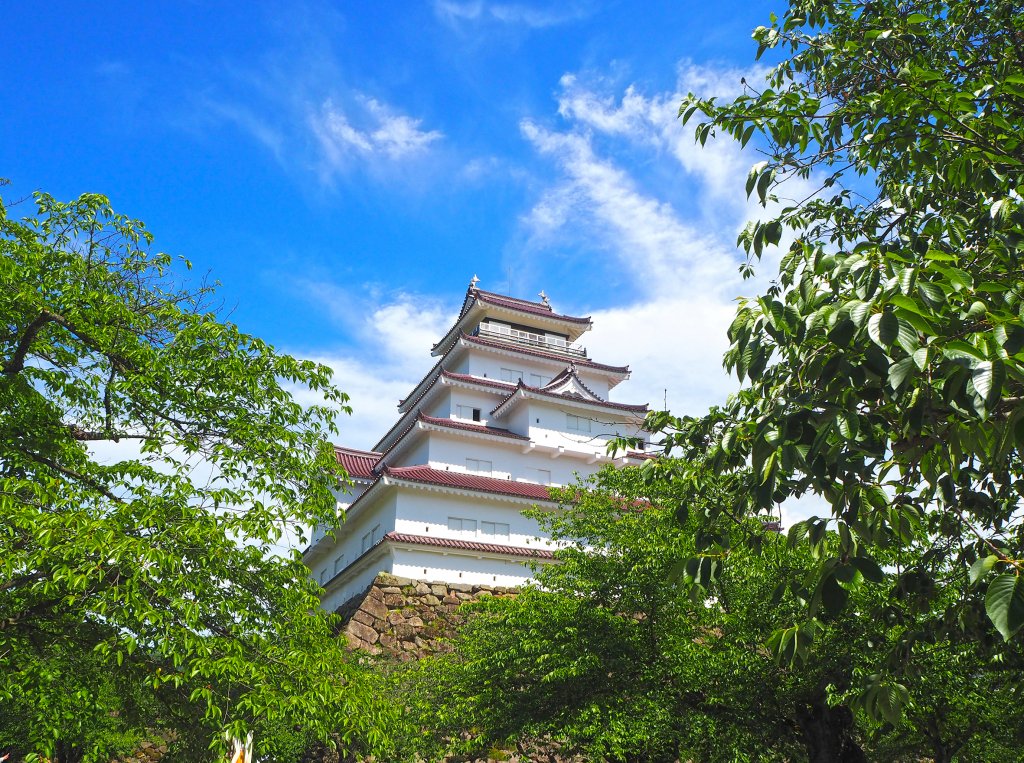 鶴ヶ城天守閣(国指定史跡・若松城跡)｜観光・体験｜会津若松の