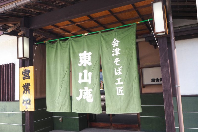 玄関は2つあります（お好みの玄関口からどうぞ）