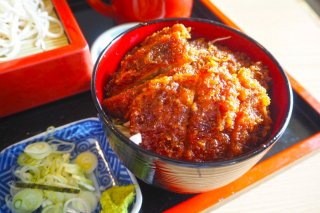 ちょっと甘めのソースがおいしいです。