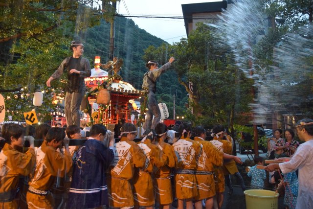 東山温泉お湯かけまつり