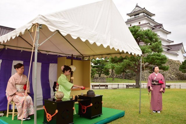 鶴ヶ城大茶会（2022年度は中止といたしました）