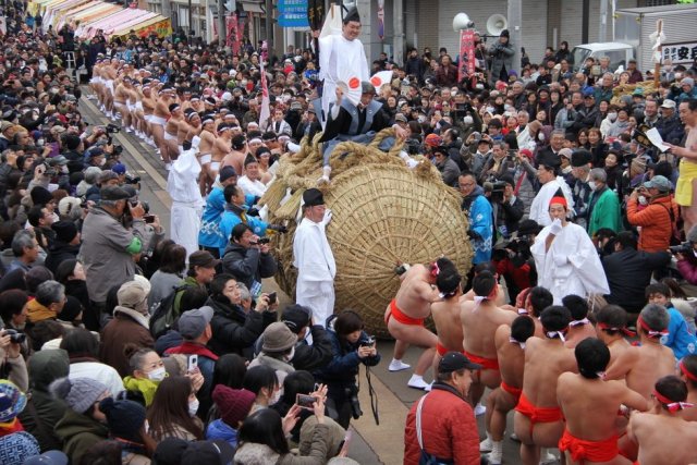 坂下初市 ～奇祭 大俵引き～