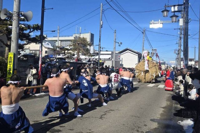 奇祭・高田大俵引き