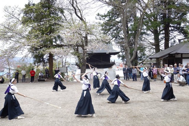 奈与竹之碑　碑前祭