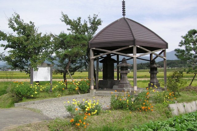 皆鶴姫の碑