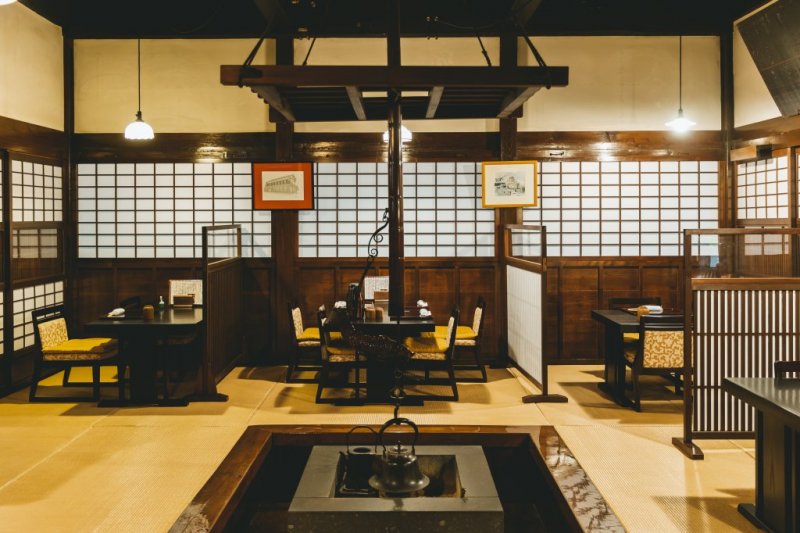 大漁の間。大正時代築の母屋。囲炉裏や帳場が残り当時の雰囲気を味わえる。