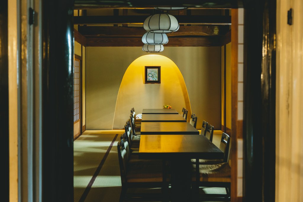 蔵座敷。明治時代に建てられ、当時は帳場蔵として利用。