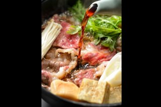 今昔亭名物のすき焼き。特製の割下と和牛が口の中で絡む絶品
