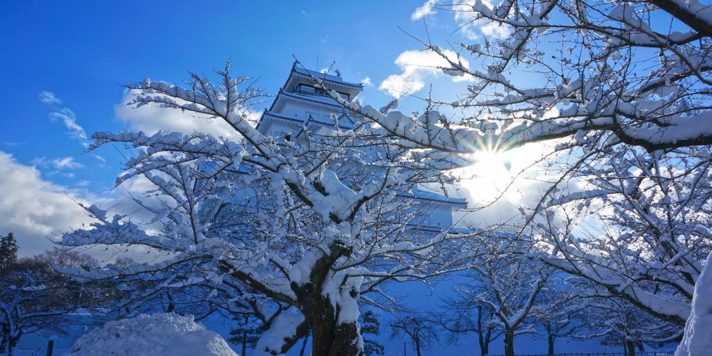 鶴ヶ城天守閣の冬景色