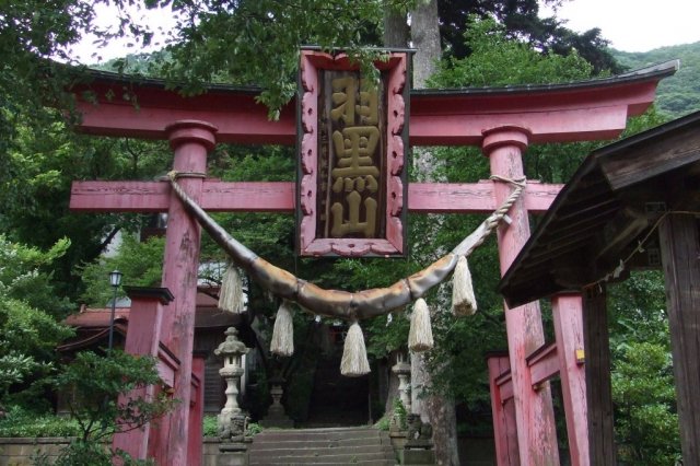 体力に自信のある方へ…羽黒山神社拝殿