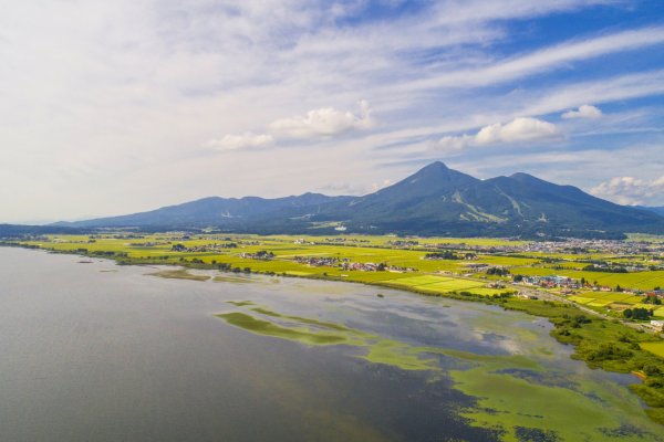 磐梯山と猪苗代湖