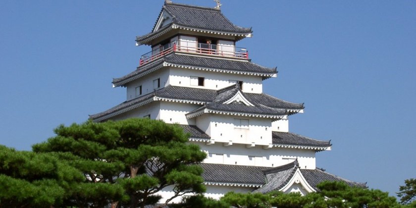 葺き替え前の黒瓦の鶴ヶ城