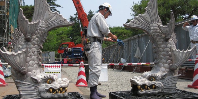 鯱設置の様子